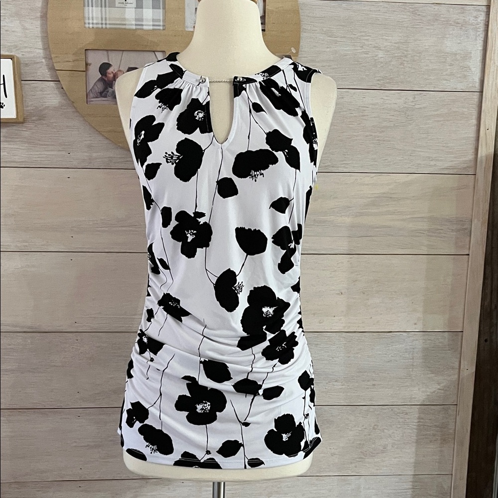 New Chic Floral Tank Top - Black & White S
